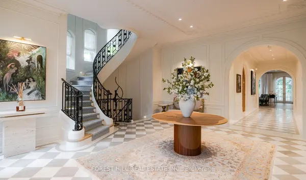 221 Forest Hill RD, Toronto C03, ON M5P 2N3