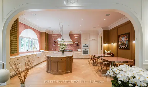 221 Forest Hill RD, Toronto C03, ON M5P 2N3