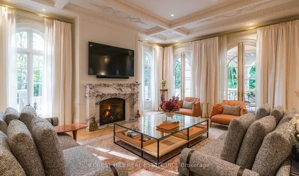 221 Forest Hill RD, Toronto C03, ON M5P 2N3