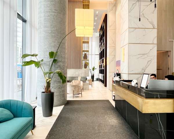 950 Portage Pkwy #302, Vaughan, ON L4K 0J7