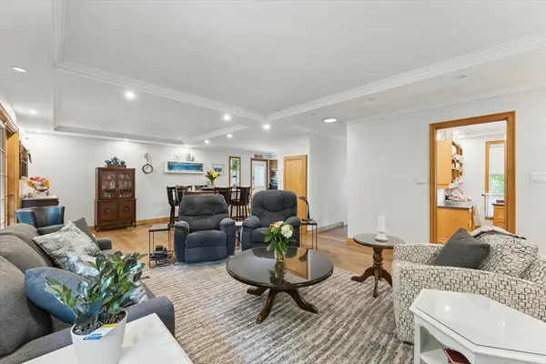 9 Thompson DR, East Gwillimbury, ON L9N 1L8