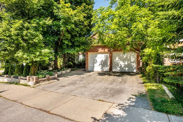 158 Murray DR, Aurora, ON L4G 2C5