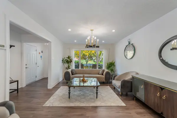 17 Beckett AVE, East Gwillimbury, ON L9N 1E6