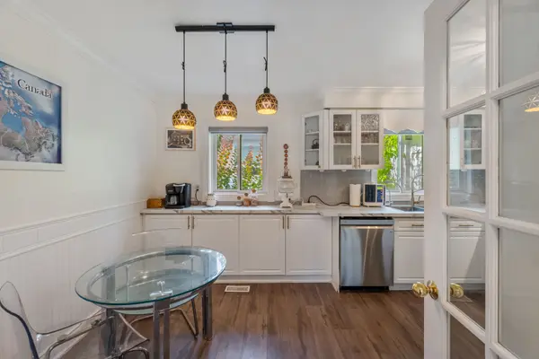 17 Beckett AVE, East Gwillimbury, ON L9N 1E6