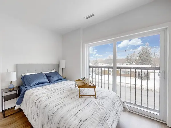 77 William ST N #208, Kawartha Lakes, ON K9V 4A2