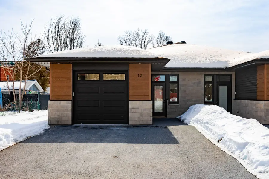 12 Elgin ST W, North Glengarry, ON K0C 1A0
