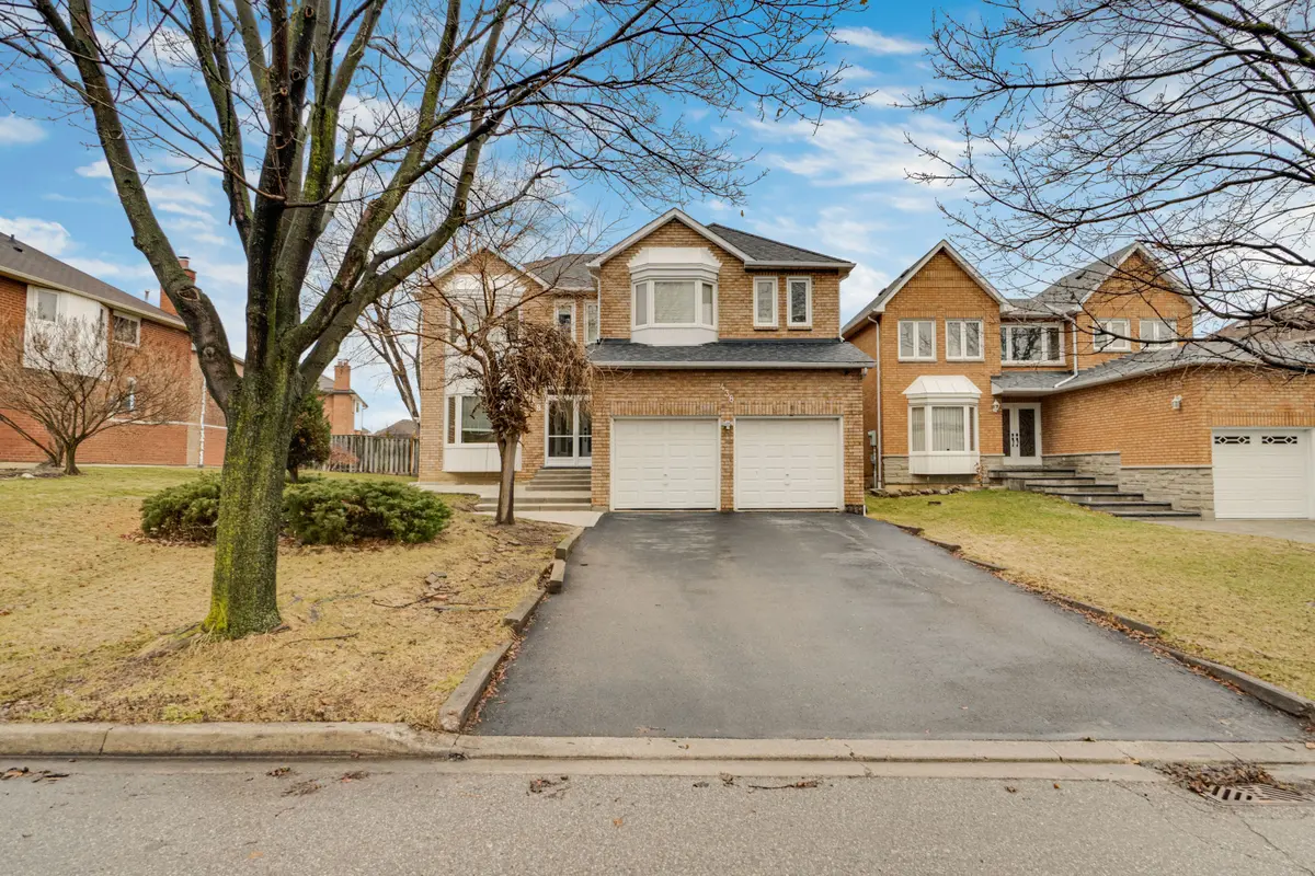 438 Ojibway TRL, Mississauga, ON L4Z 3B5