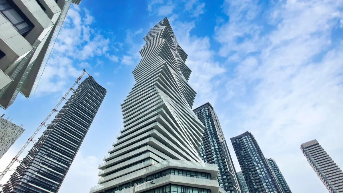 3900 Confederation Pkwy #4301, Mississauga, ON L5B 0M3