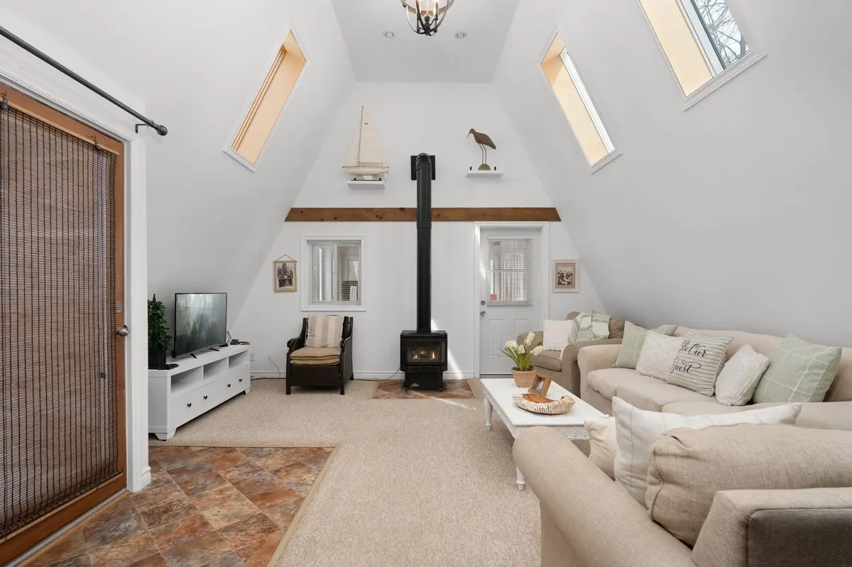 1073 Cedar Beach RD, Bracebridge, ON P1L 1W8