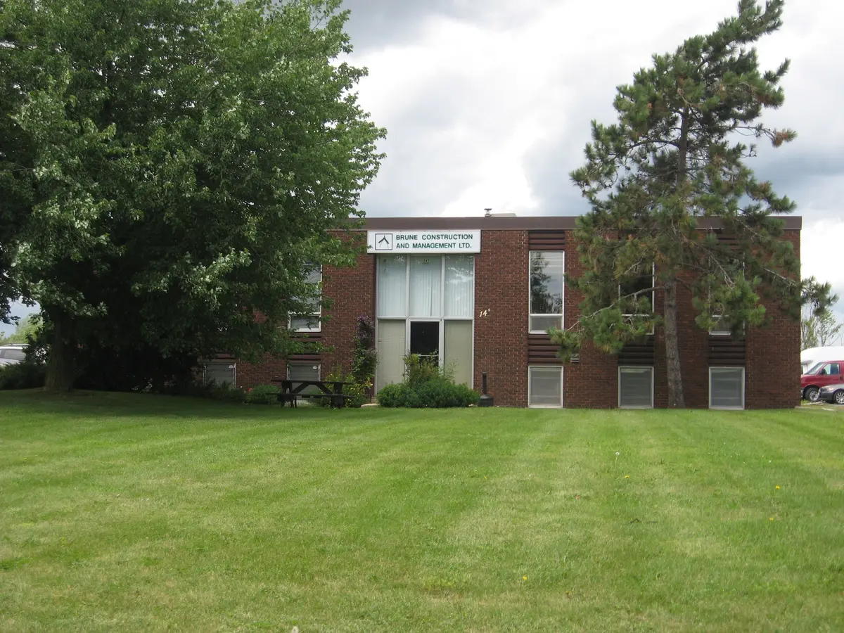 141 Bentley AVE #Bay L, Country Place - Pineglen - Crestview And Area, ON K2E 6T7