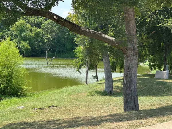 1608 Lakeview, Desoto, TX 75115