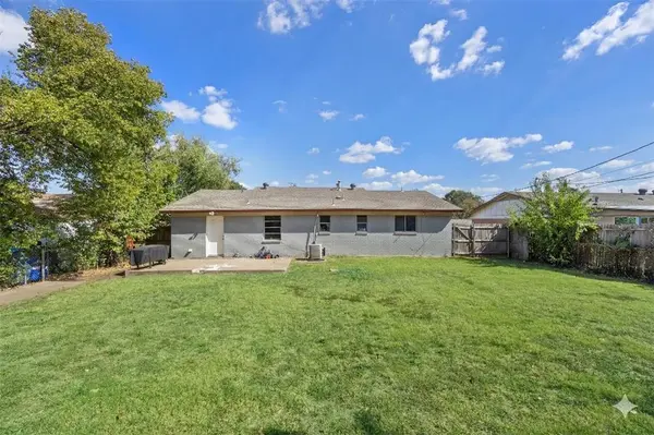 4812 Marshall Street, Forest Hill, TX 76119