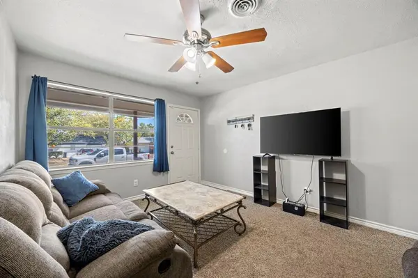 4812 Marshall Street, Forest Hill, TX 76119