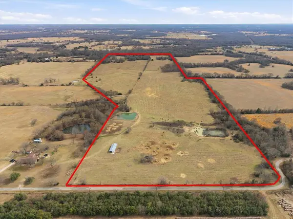 560 Rs County Road 3417, Emory, TX 75440