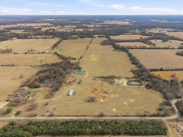 560 Rs County Road 3417, Emory, TX 75440