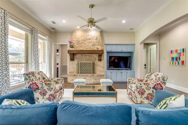 2644 Round Table Boulevard, Lewisville, TX 75056