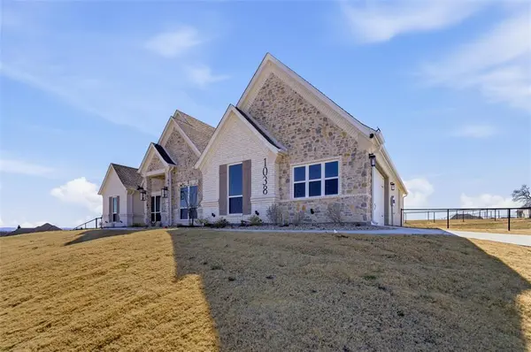 1038 Deer Island Court, Azle, TX 76020