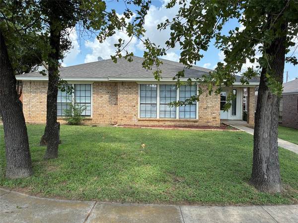 509 Crowley Road, Arlington, TX 76012
