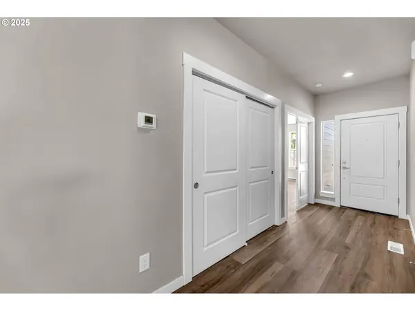 6107 NE 45th CT, Vancouver, WA 98661