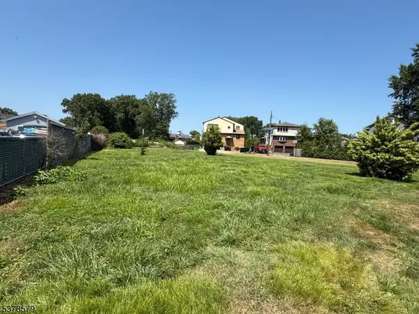 26 Christina St, Little Ferry Boro, NJ 07643