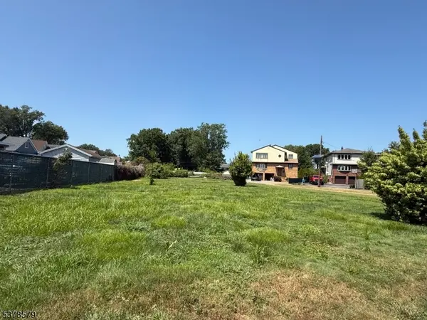 26 Christina St, Little Ferry Boro, NJ 07643