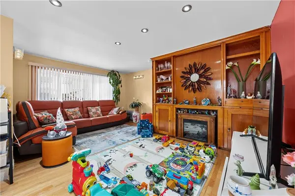 8 Lester CT, Brooklyn, NY 11229