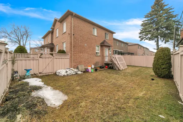 106 Craggview DR, Toronto E10, ON M1E 2L8
