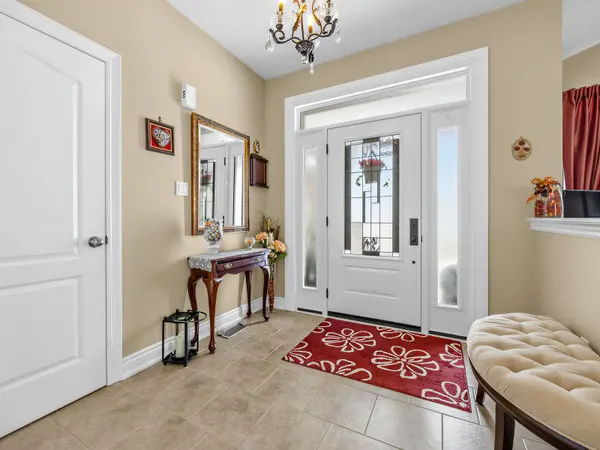 826 Booth AVE, Innisfil, ON L9S 0A7