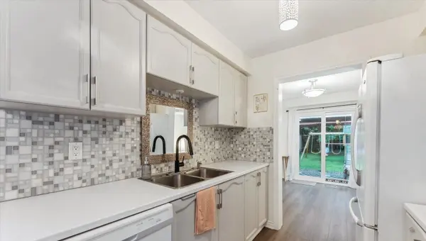 31 Natanya BLVD, Georgina, ON L4P 3R4