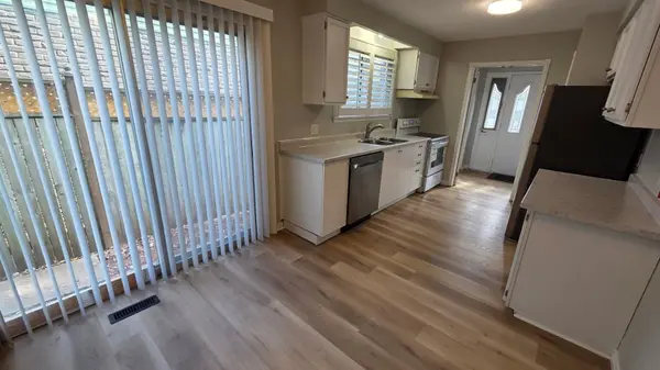 3413 Rockwood DR, Burlington, ON L7N 3H6