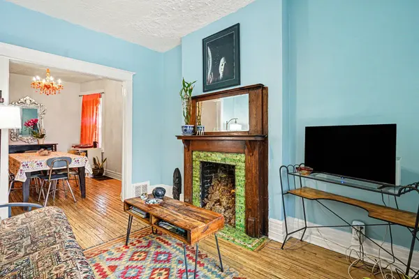 1273 Lansdowne AVE N, Toronto W03, ON M6H 3Z9