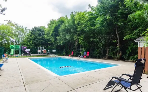 3145 Queen Frederica DR #806, Mississauga, ON L4Y 3A7