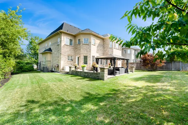 26 Louvain DR, Brampton, ON L6P 1W6