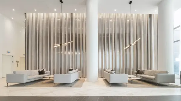 3900 Confederation Pkwy #4301, Mississauga, ON L5B 0M3