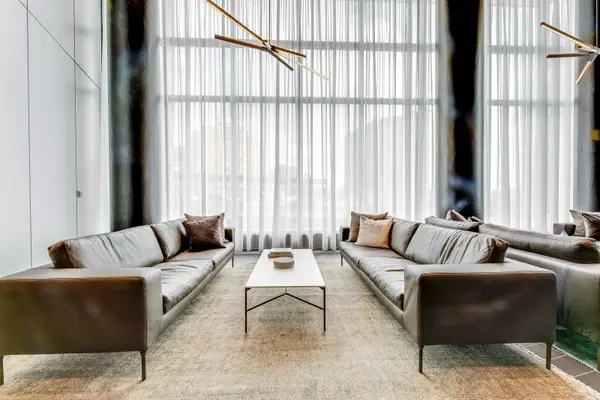 3900 Confederation Pkwy #4301, Mississauga, ON L5B 0M3