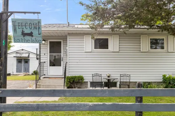 82 Outlet RD, Prince Edward County, ON K0K 1P0