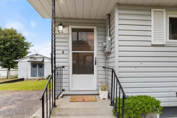 82 Outlet RD, Prince Edward County, ON K0K 1P0