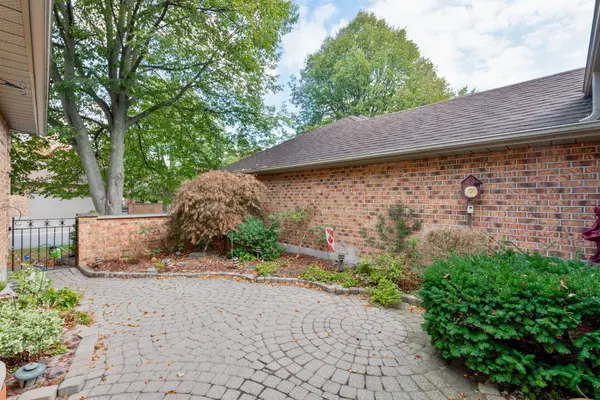 1443 Commissioners RD W #37, London South, ON N6K 1E2