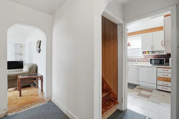 560 STONE CHURCH RD E, Hamilton, ON L8W 1A6