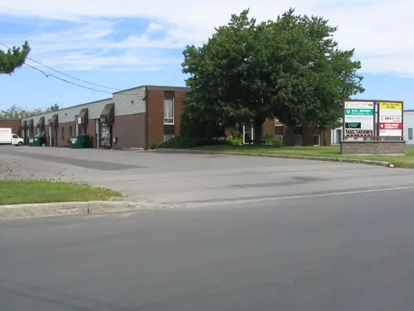 141 Bentley AVE #Bay L, Country Place - Pineglen - Crestview And Area, ON K2E 6T7