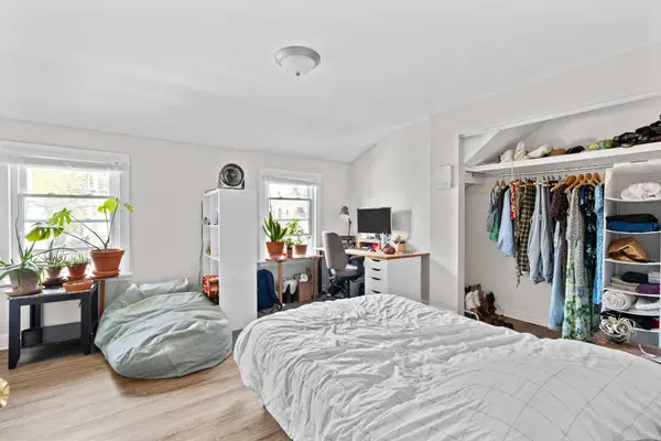 33 Cline AVE N, Hamilton, ON L8S 3Z3