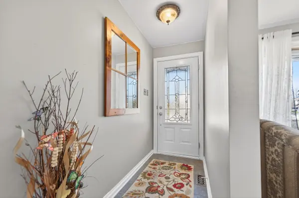 27 Ilkley CRES, South Of Baseline To Knoxdale, ON K2G 0W6