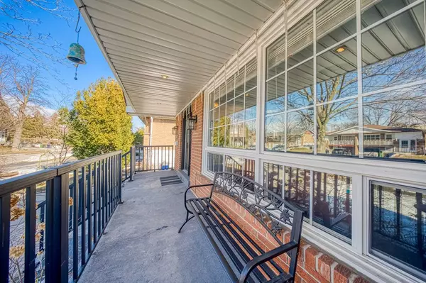 Toronto C15, ON M2J 2W9,141 Angus DR