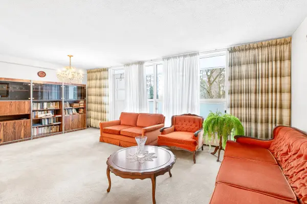 65 Southport ST #402, Toronto W01, ON M6S 3N6