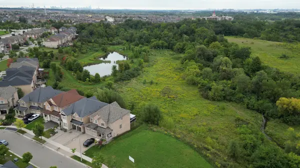 26 Fahey DR, Brampton, ON L6Y 0N7