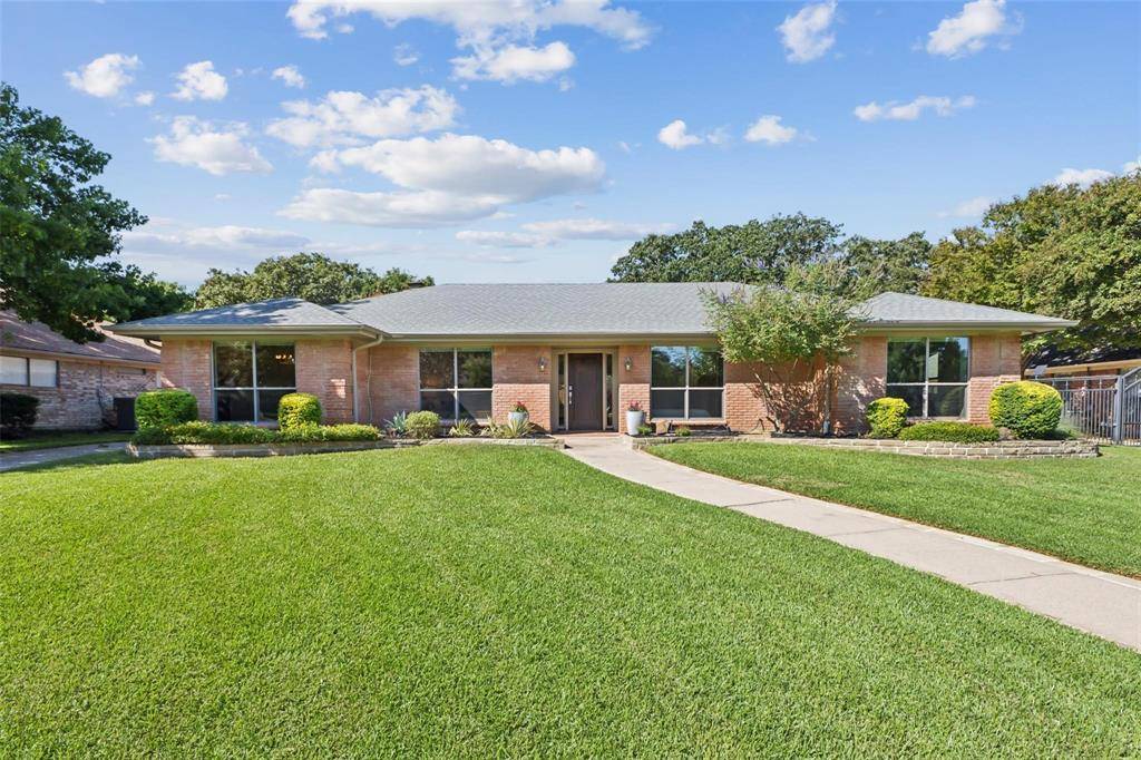 10 Valley Wood Court, Trophy Club, TX 76262