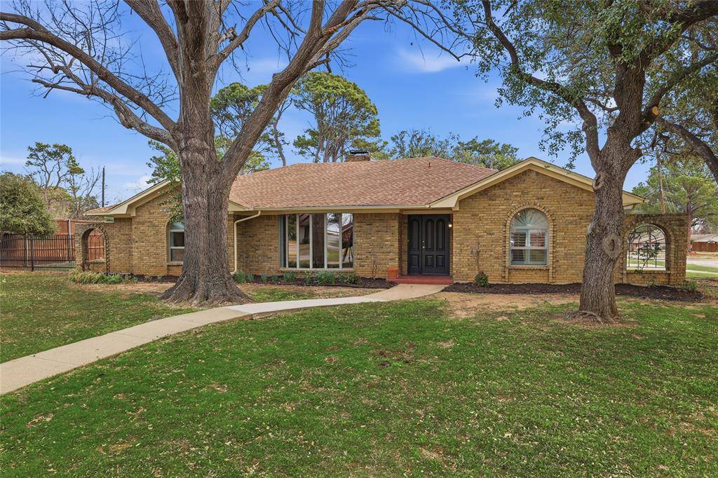 401 Monti Drive, Lewisville, TX 75057