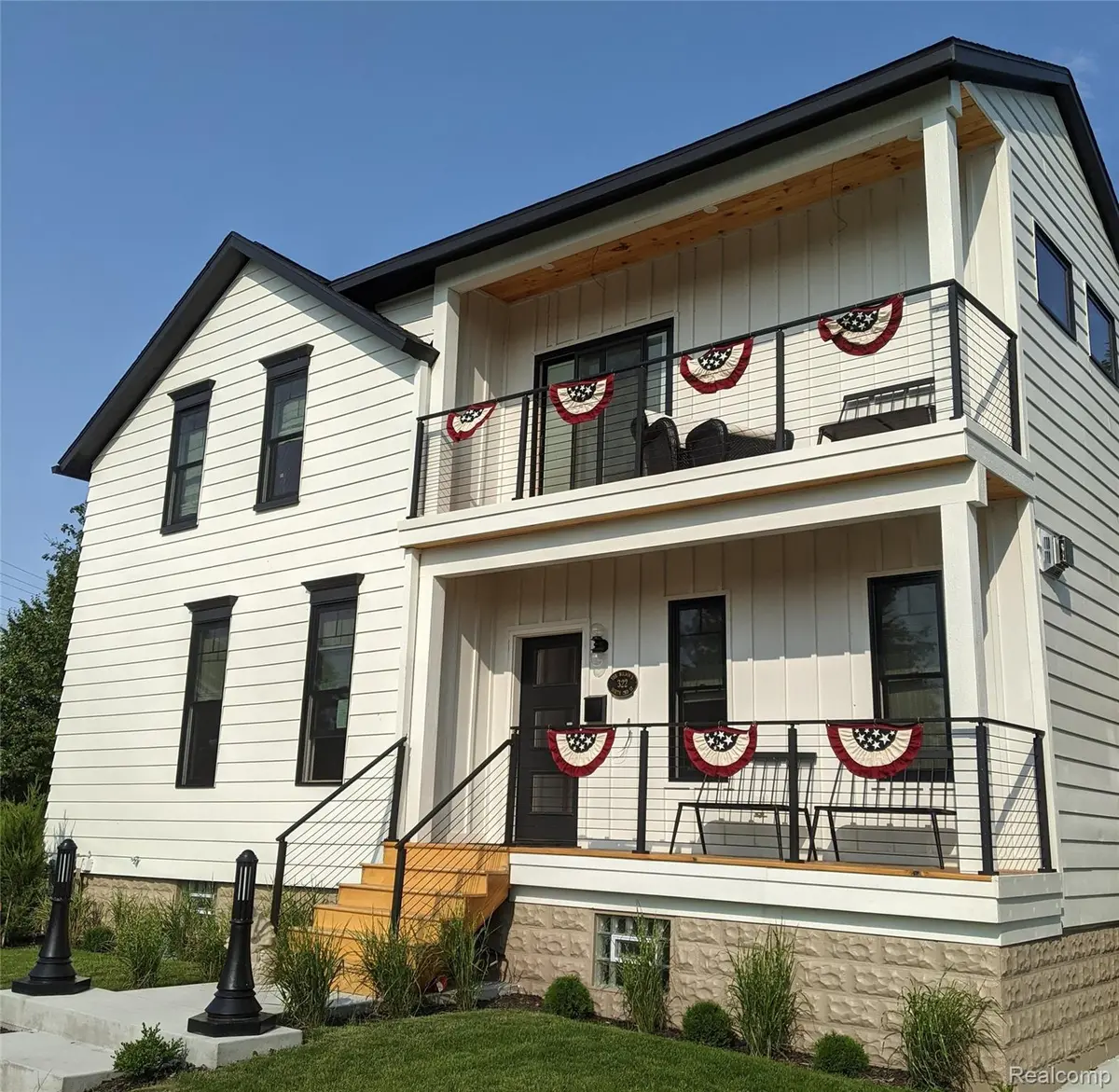 322 N 2nd ST, Grand Haven, MI 49417