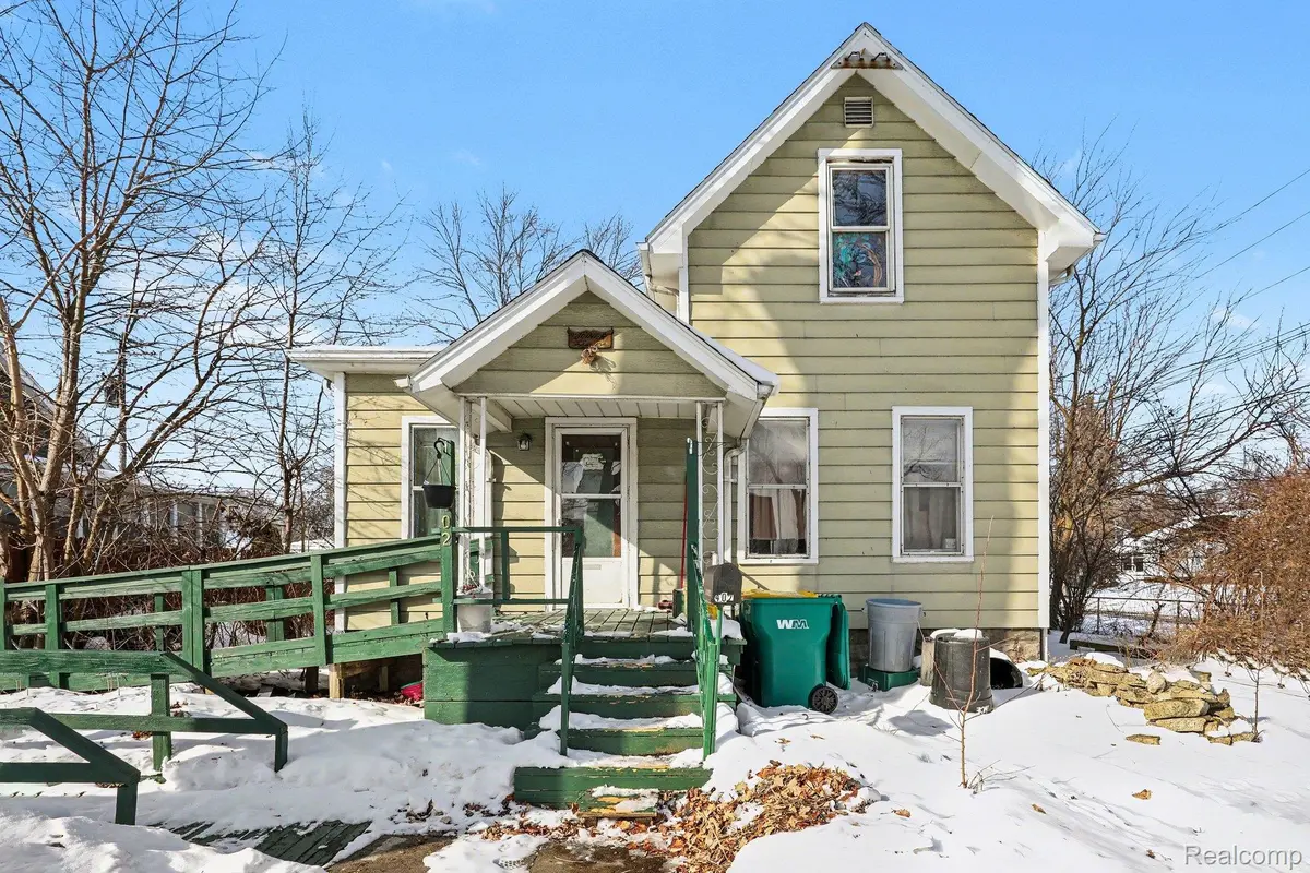 402 S 5th ST, St. Clair, MI 48079