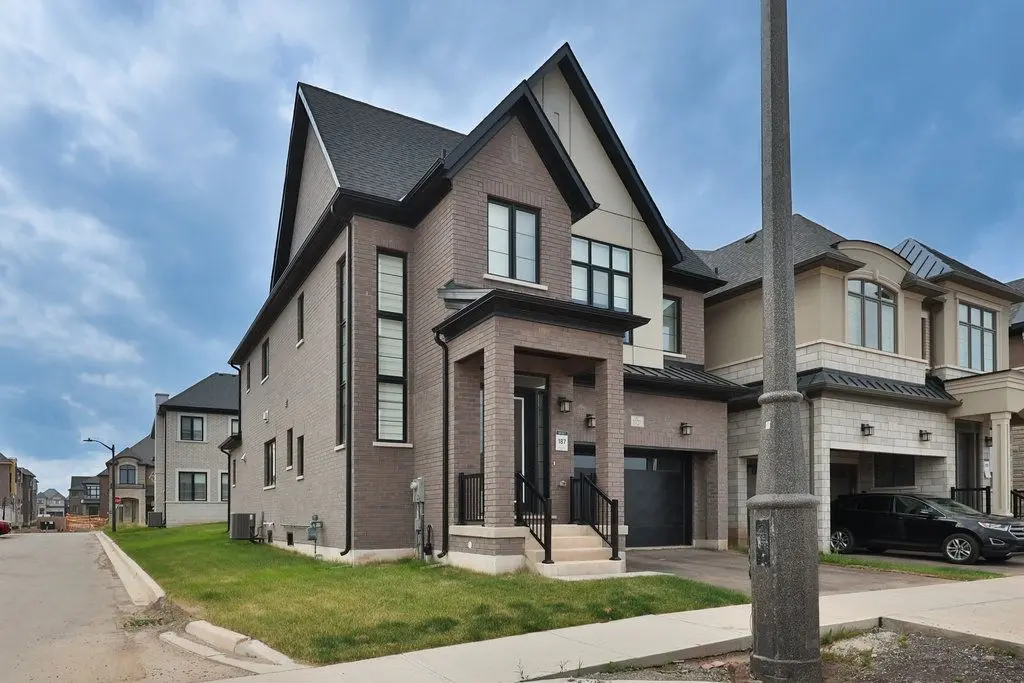 1327 Wheat Boom DR, Oakville, ON L6H 7Z6